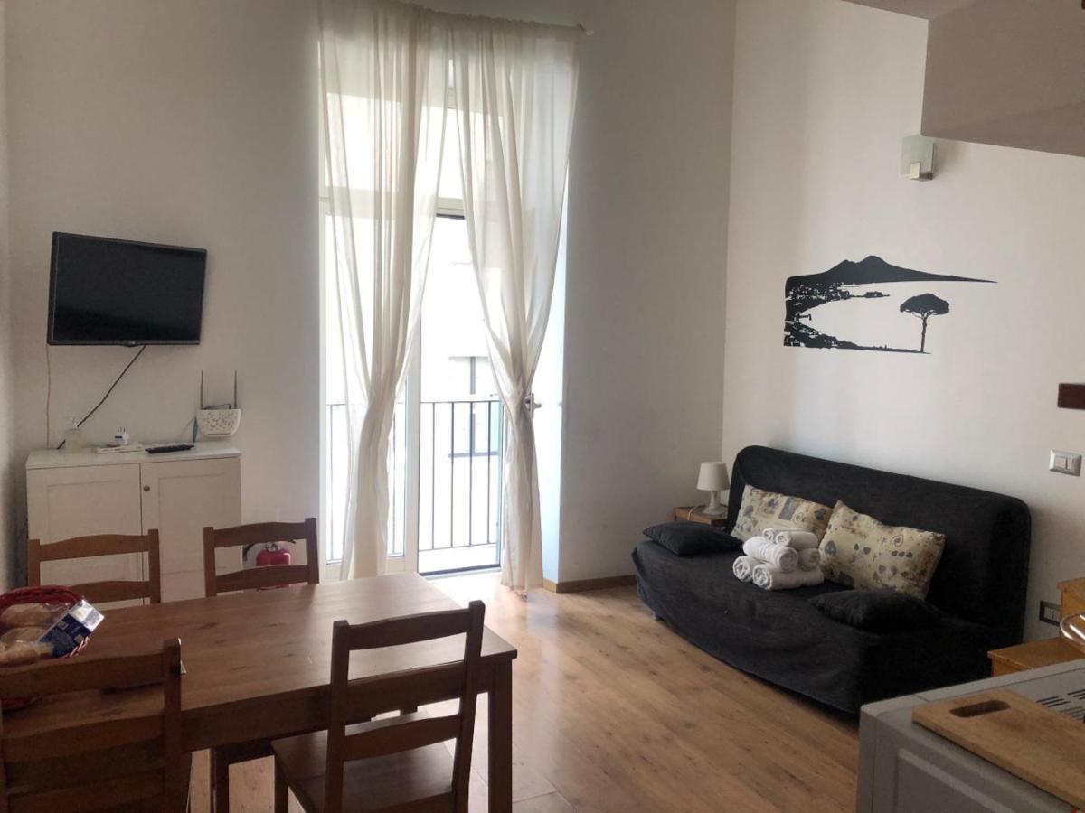 לינה וארוחת בוקר נאפולי Ale & Tizy House מראה חיצוני תמונה