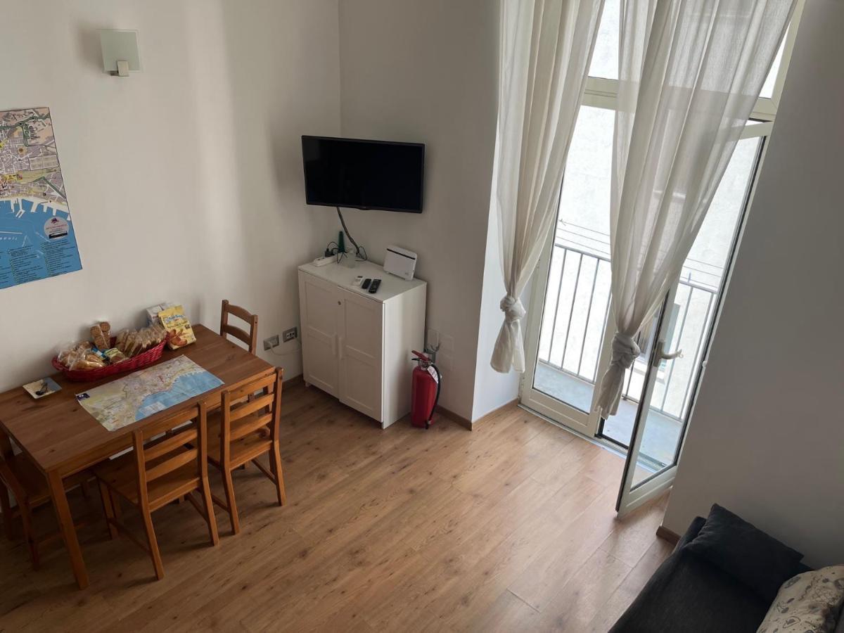 לינה וארוחת בוקר נאפולי Ale & Tizy House מראה חיצוני תמונה