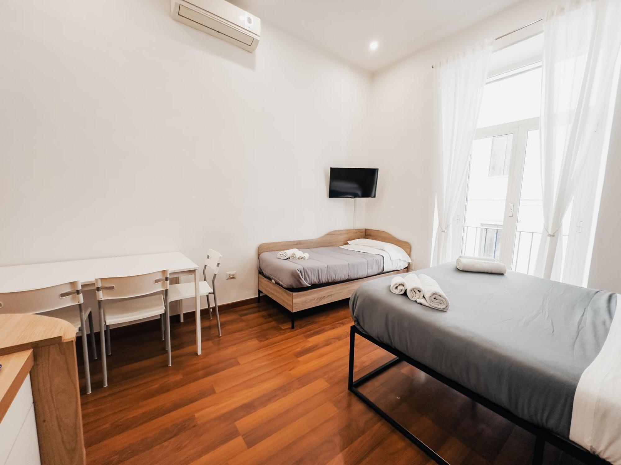 לינה וארוחת בוקר נאפולי Ale & Tizy House מראה חיצוני תמונה