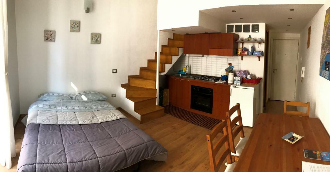 לינה וארוחת בוקר נאפולי Ale & Tizy House מראה חיצוני תמונה