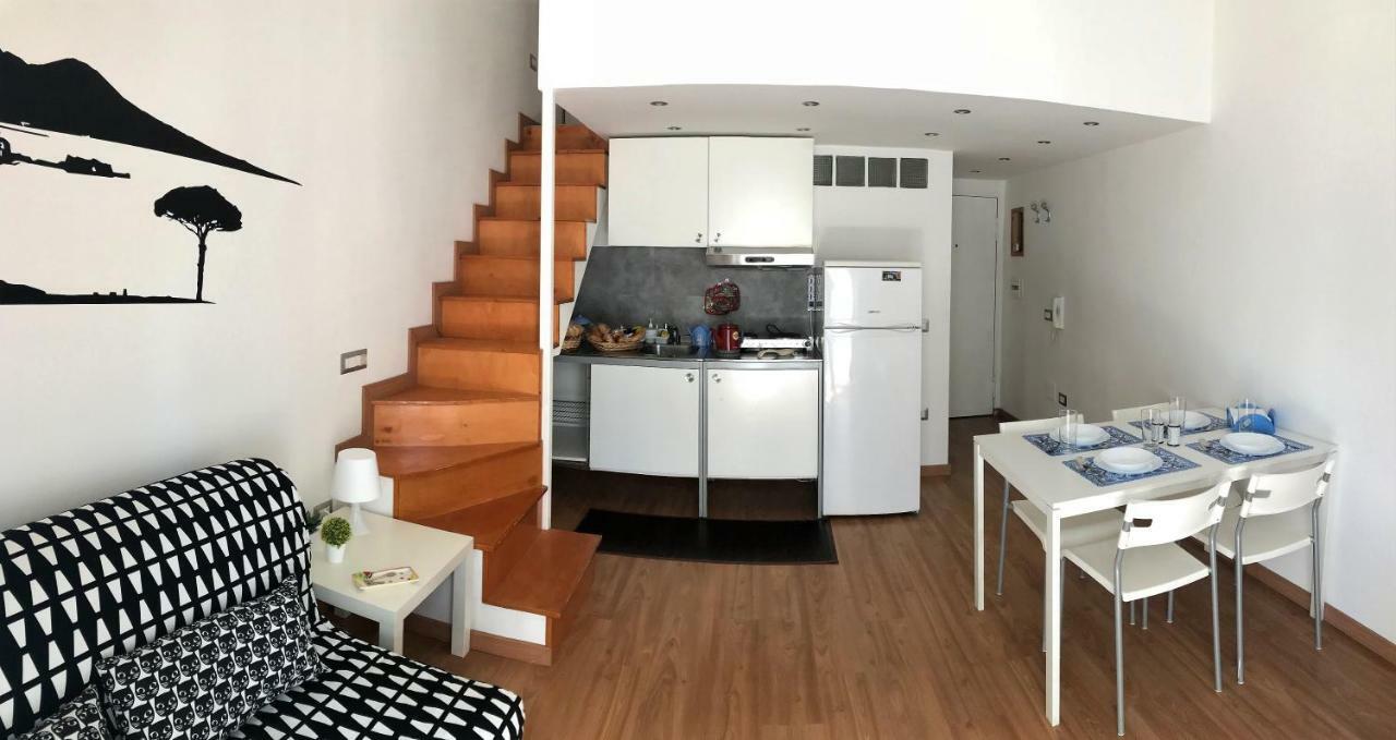 לינה וארוחת בוקר נאפולי Ale & Tizy House מראה חיצוני תמונה